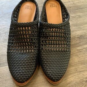 Time and Tru Womens Black Woven Slip-On Clogs